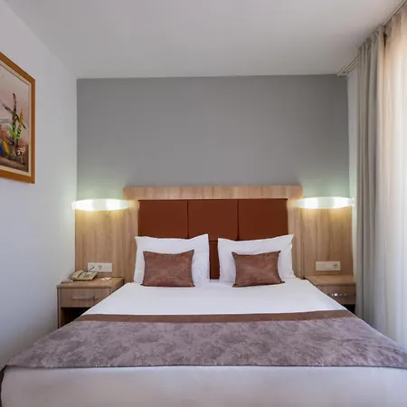 Hotel Fore & 4*